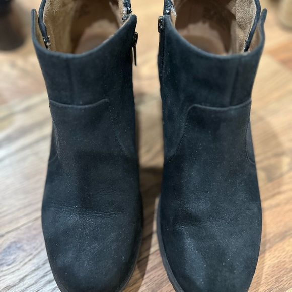 Size 8.5 Clarks Black Booties - Picture 2 of 3